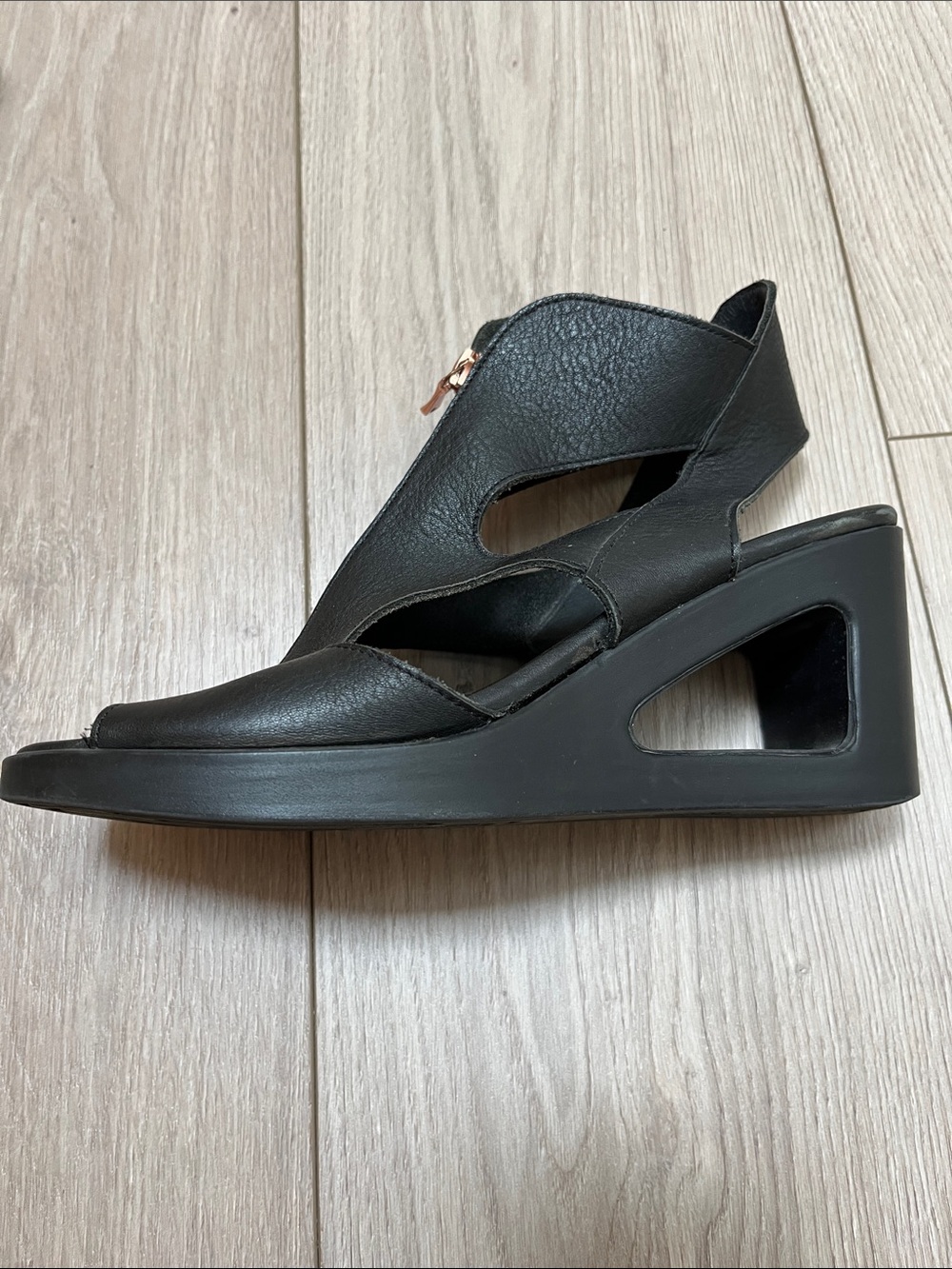 Arche Black Leather Cutout Wedge Sandal with Rose-Gold Accent